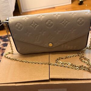 Louis Vuitton Taupe Monogram Felicia, perfect condition. No stains